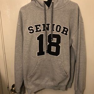 2018 senior sweater (no school name)